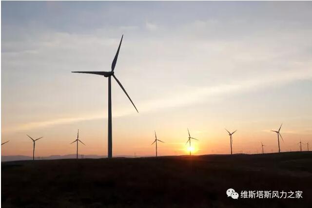 日前，维斯塔斯获得中国大唐集团新能源股份有限公司99兆瓦风机订单，将为大唐新能源河北沽源闪电河风电场提供45台 V110-2.0 MW 风机，以2.2兆瓦功率优化模式交付。大唐新能源副总经理赵宗林说：“大唐和维斯塔斯已有十余年的合作