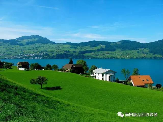 在一份媒體公告中，它把瑞士譽為“廢品回收領域值得效仿的楷模，極高的回收利用率讓其他歐洲國家望塵莫及。”隨后發(fā)布的政策文件為該機構(gòu)抵制即將付諸公投的動議進一步奠定了基礎，某商業(yè)游說團體發(fā)布的資訊圖表一一羅列出各國的廢品回收率，最終得出結(jié)論：放眼全球，瑞士可謂是當之無愧的廢品回收“世界冠軍”