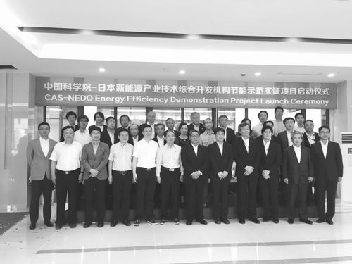 24小時運轉(zhuǎn)的科研大樓有望節(jié)能40%。7月20日，由中國科學院和日本新能源產(chǎn)業(yè)技術(shù)綜合開發(fā)機構(gòu)(NEDO)共建的節(jié)能示范大樓正式啟動實證運轉(zhuǎn)