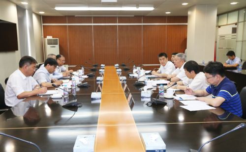 9月1日，中核集團董事長、黨組書記王壽君在集團公司總部會見了中陜核工業(yè)集團董事長、黨委書記張斌成，副總經(jīng)理、總工程師王建國一行。雙方就深化合作事宜進行了會談