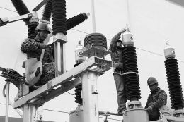 新電改首例電價(jià)壟斷案余波還未散去，處于電力市場(chǎng)化改革博弈焦點(diǎn)的山西省再次出現(xiàn)電改交易紛爭(zhēng)。近日，《每日經(jīng)濟(jì)新聞》記者獨(dú)家獲悉，在剛結(jié)束不久的山西電力交易中心月度交易中，部分電廠和發(fā)電側(cè)售電公司存在統(tǒng)一報(bào)價(jià)的行為
