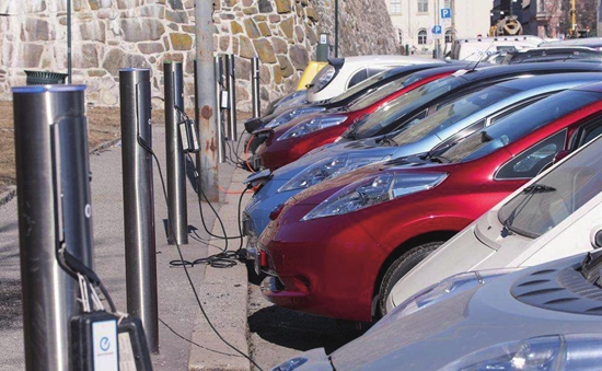 歐洲對電動汽車的需求看漲，帶來了今年上半年該地區(qū)電動車強有力的銷量增長。分析指出，其主要原因是最近上市的現(xiàn)代Ioniq帶來了1萬輛的增量