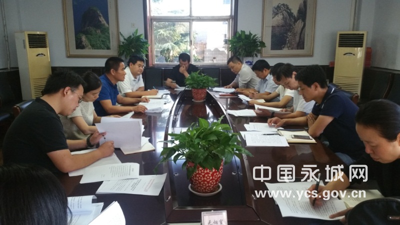 9月12日下午，我市召開光伏扶貧實施方案對接協(xié)調會。會議具體討論了《永城市光伏發(fā)電扶貧實施方案（初稿）》，指出時間緊、任務重，要求各單位、各部門要充分認識實施光伏扶貧的重要意義、通力配合，確保我市光伏發(fā)電扶貧實施方案按時按要求報送省發(fā)改委、省扶貧辦，為全市實施光伏扶貧項目、實現(xiàn)精準扶貧奠定基礎