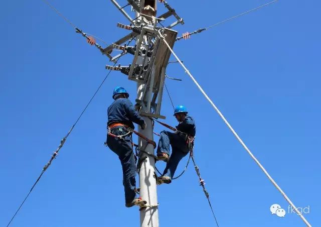 “自今年新投運了一臺變壓器，我每天打飼料、抽水、開空調(diào)和電冰箱都沒問題了。你們供電人員還會隔三差五的主動來，檢查一下我的用電情況，讓我們用電方便又安心