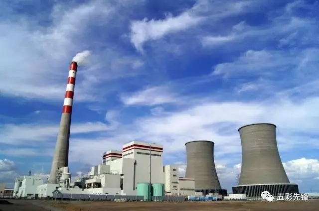 五彩灣電廠不止你想象的那么美!我們所生活和工作的地方五彩灣電廠一位攝影達人用他獨特的視角記錄著電廠的每一個角落他拍攝出來的照片大多都是暗色系但里面的幾處彩色光線卻總給人一種輕松愉悅的感覺

 

于是乎他鏡頭下的電廠就變成了充滿光影和色彩的魔法王國充滿魔法的大巴車和遠方透著希望的曙光神采光亮的廠區(qū)美圖看完了，你是不是在感嘆