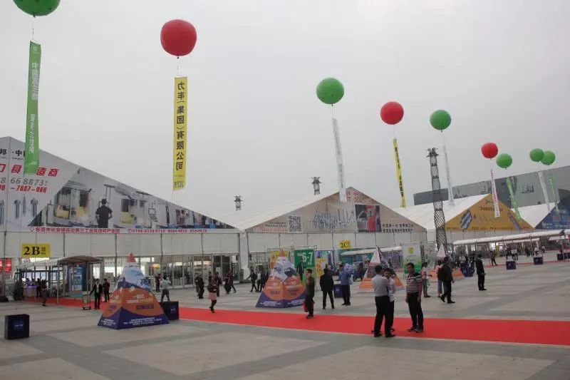 原标题:第二届东莞国际刀具节在东莞厚街劲爆登场 11月28日,第二届东莞国际刀具节在东莞厚街镇广东现代国际展览中心劲爆登场。本届刀具节的主题是:强国利器--中国数控刀具的新时代,活动共设置三大板块:数控刀具主题展会、高峰论坛和交流晚宴