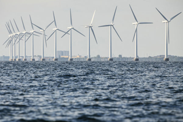                 	                    	总部位于阿联酋的石油钻井平台建筑商Lamprell宣布，预计英国北海East Anglia One海上风电项目将遭遇&ldquo;重大损失&rdquo;。		主要设施在Hamriyyah，Sharjah和Jebel Ali等阿联酋港口的Lamprell去年从苏格兰电力可再生能源公司Scottish Power Renewables中标价值2.25亿美元的建设合同，为East Anglia One海上风电项目制造和供