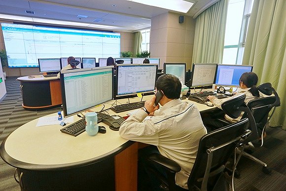	中国储能网讯：2017年入夏以来，申城气温节节攀升，屡屡突破40摄氏度。截止到7月25日，上海市气象台共发布了10个橙色高温预警，3个红色高温预警