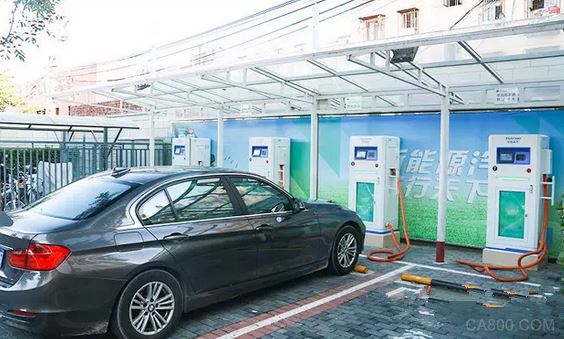 
                    
	隨著新能源汽車的快速發(fā)展，充電樁成為了淘金者的一方熱土。資本大量涌入下，充電樁行業(yè)迎來了前所未有的爆發(fā)增長