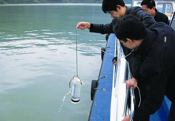 水源地水质怎么样?现在,操作人员只需动动鼠标,水源地水质情况就一目了然。11月28日,湖北黄冈市区两个水源地水质自动监测系统二水厂、三水厂监测系统启用