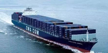原标题:达飞为9艘22000TEU大船签下30万吨/年LNG燃料采购大单 导语 12月4日,达飞集团(CMA CGM)发布消息称,达飞集团与道达尔已经签署了一项协议,从2020年开始每年供应约30万吨液化天然气(LNG),为期10年。这一史无前例的LNG燃料库将为达飞集团的9艘新建巨型集装箱船提供燃料