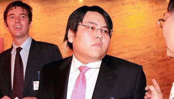 原标题:李兆会因不履行法律文书确定的义务 已被法院限制出境 法院判决,海博鑫惠应于判决生效之日起十日内向美锦能源支付代偿款本金2.16亿元及利息;李兆会对海博鑫惠上述第一项确定的付款义务中未清偿部分承担四分之一的连带清偿责任。 图片来源:视觉中国 12月5日,上海高级人民法院网消息,李兆会因不履行法律文书确定的义务,已被法院限制出境