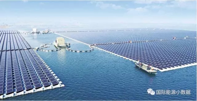 	中国储能网讯：2017年7月彭博新能源财经（BNEF）预测中国今年的新增光伏装机可达到30吉瓦，而实际上到9月底中国的新增光伏装机已经达到34.5吉瓦，所以BNEF的最新预测是中国2017年新增光伏装机将达54吉瓦，累计装机达到120吉瓦。相比之下，预计美国今年新增装机为12.4吉瓦，到年底累计光伏装机可达52吉瓦