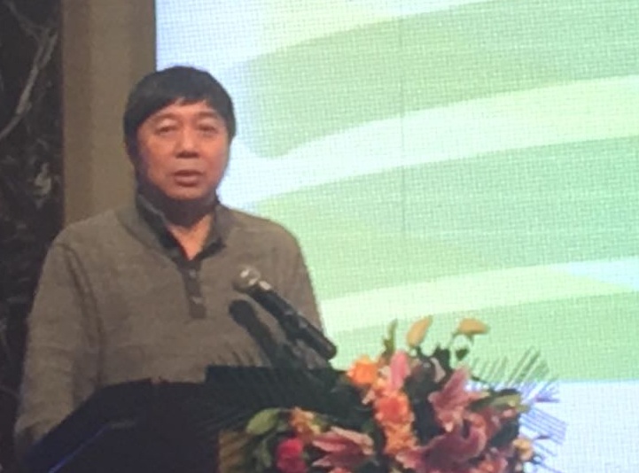 中国储能网讯:如何让可再生能源在电力系统中高比例应用?高比例应用可再生能源的路径是什么?各阶段对逆变器的要求不一样。现在无非就是做分布式+储能变成微网,不同阶段对自动化逆变器完全不一样