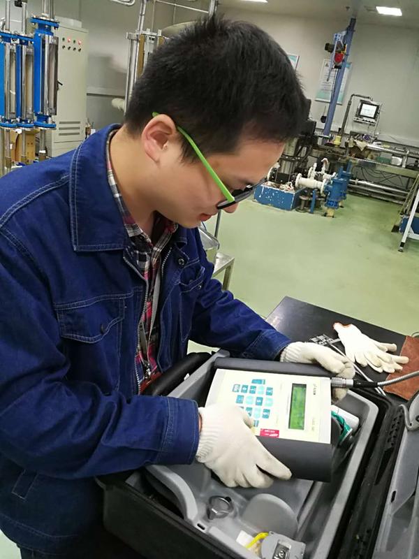 　　&ldquo;当一个人先从自己的内心开始奋斗，他就是个有价值的人。&rdquo;无锡计量院流量与容量计量检测部王可嘉同志将其作为座右铭置于座位前并默默践行着
