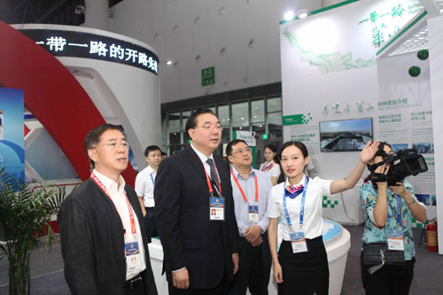     党的十八大以来，四川省坚持以习近平总书记系列重要讲话精神为理论指引，认真贯彻落实中央和省委省政府关于国资国企改革发展的系列决策部署，聚焦重点难点任务，着力破除体制机制障碍，在全国率先实施了一系列开创性、突破性政策举措，打出了体制改革和机制创新“组合拳”，走出了一条符合中央精神、符合四川省情的国资国企改革发展新路子。截至2017年8月底，四川全省地方国有企业资产总额达7.4万亿元，是2012年底的1.84倍；所有者权益2.65万亿元，是2012年底的1.82倍