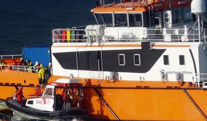 　　2017年11月15日，德國(guó)北海海域一艘正在海上作業(yè)的風(fēng)電運(yùn)維船發(fā)生火情，經(jīng)過緊急處理和救援，船上技術(shù)人員全部安全轉(zhuǎn)移。


　　
　　這艘失火的運(yùn)維船名為World Calima號(hào)，由丹麥海上船舶運(yùn)輸公司W(wǎng)orld Marine Offshore所有