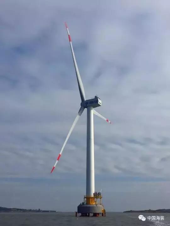 　　11月22日16時，中國海裝2臺H128-5MW風(fēng)電機組在福建省福清市興化灣海上風(fēng)電樣機試驗風(fēng)場完成測試，成功并網(wǎng)發(fā)電。

　　
　　福清興化灣樣機試驗風(fēng)場由三峽集團投資建設(shè),項目位于福清市江陰半島東南側(cè)和牛頭尾西北側(cè)海域，地理位置優(yōu)越、風(fēng)力資源豐富，總用海面積約75公頃