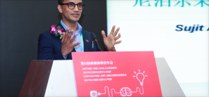 12月8日,尼泊尔能源发展委员会主席苏吉特.阿克莱(Sujit Acharya)在深圳Solar plus国际高峰论坛做了《尼泊尔未来10年40000兆瓦电力及储能如何适用及发展》的主题演讲报告。
他表示:尼泊尔能源总需求7000兆瓦,目前电力传输和分配者由尼泊尔电力局垄断,政府宣布未来十年需要开发17000兆瓦,需求的能源储备为3400MW-8000MW