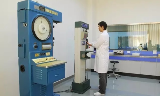                 	                    	近期，广州市质量技术监督局对该市生产领域电线电缆产品质量进行了监督抽查，共抽查了60家企业生产的205批次产品，经检验，有5家企业生产的7批次产品不符合标准要求。		本次抽查依据GB/T 9330.1-2008《塑料绝缘控制电缆 第1部分：一般规定》、GB/T 9330.2-2008《塑料绝缘控制电缆 第2部分：聚氯乙烯绝缘和护套控制电缆》、GB/T 9330.3-2008《塑料绝缘控制电缆 第3部分：交联聚乙烯绝