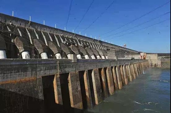                 	                    	据悉，四川华电木里河水电开发有限公司上通坝电站3号机组72小时试运行12月2日下午18时56分圆满结束，正式投产发电。至此，该公司投产机组总装机容量达到101.44万千瓦，年发电能力达到40亿千瓦时
