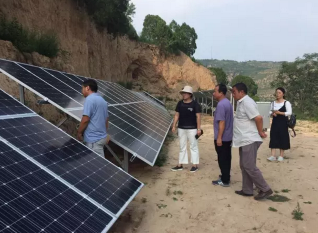 黄陵县光伏扶贫政策效果显著,为当地经济注入活力。黄陵县将农村“三变”改革与精准扶贫工作紧密结合,助推脱贫攻坚,为农村经济持续健康发展和脱贫攻坚注入了新的活力和动力