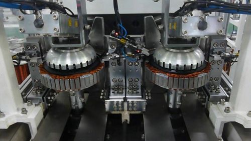                 	                    	12月8日晚间，*ST佳电连发两则公告称，因虚增利润1.98亿元，公司及相关当事人收到了证监会下发的《行政处罚决定书》，其中有两位相关当事人收到了《市场禁入决定书》。		据了解，*ST佳电在2011年重组阿城继电器股份有限公司并上市，其中做出了盈利预测补偿协议