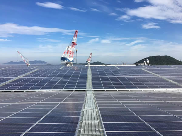 	　　&ldquo;光伏建筑一体化（BIPV）电站本身并不是一个新鲜的事物，与附着在建筑上的光伏发电项目（BAPV）不同，后者整个的投资效益比较低。我们所做的全球最大BIPV电站&mdash;&mdash;常石舟山造船厂屋顶光伏电站（下简称&ldquo;常石电站&rdquo;）更看重于市场本身的需求和技术本身的匹配度