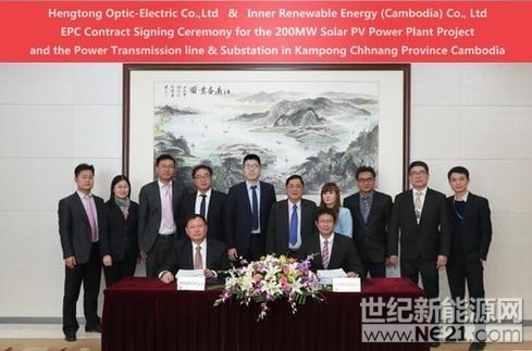 12月8日,亨通光电发布公告称,与Inner公司签署了柬埔寨200MW光伏EPC项目合同,项目总金额2亿美元。根据公告,本光伏发电项目总装机容量200MW,由两个EPC合同组成,每个EPC合同装机容量100MW,金额1亿美元,合计金额2亿美元