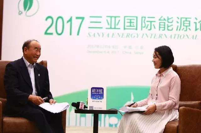 原标题：李寿生：我国能源转型面临诸多挑战 改革创新刻不容缓             ↑访谈现场 陈文武摄 新华社客户端三亚频道12月6日电（陈安琪 李争艳）2017三亚国际能源论坛于12月6日至8日在三亚召开。作为此次论坛的主办单位之一，中国石油和化学工业联合会会长李寿生6日接受访谈时表示，我国能源转型面临诸多挑战，技术进步面临诸多战略性机遇，改革创新刻不容缓