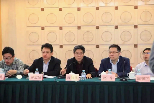 　　日前，在国家科技重大专项事故容错燃料研发项目专家委员会第二次全体会议上，中国广核集团(以下简称中广核)宣布，由中广核首倡的事故容错燃料已从概念、材料研究开始转向工程示范研究，这标志着近50年以来核燃料领域最大的一次技术革命取得了积极进展。&nbsp;&nbsp;　　安全性与经济性事关核电产业的生存与发展，而核燃料更是核电安全的关键和源头