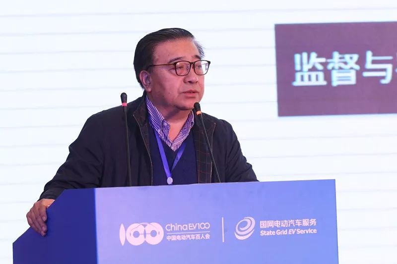 原标题：深度丨困扰新能源汽车发展的三个谜题，专家给出了答案            最新统计数据显示，11月，中国汽车市场销售疲软，乘用车销量出现零增长，轿车销量负增长；即使是一路高歌猛进的SUV，销量同比增长也仅有8.9%。只有新能源汽车势头迅猛，同比增长率高达83%