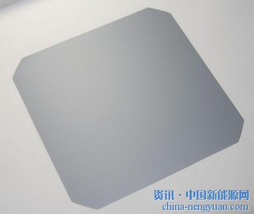                                                                                                                                                 		　　从单晶硅片龙头厂隆基11月份报价一次性大降0.4元/片、让180&mu;m单晶硅片由每片6元降到5.6元人民币之后，正式开启了单晶硅片的价格下跌走势。市场预期单晶需求一月仍然偏弱，本周单晶硅片大厂并未释出新报