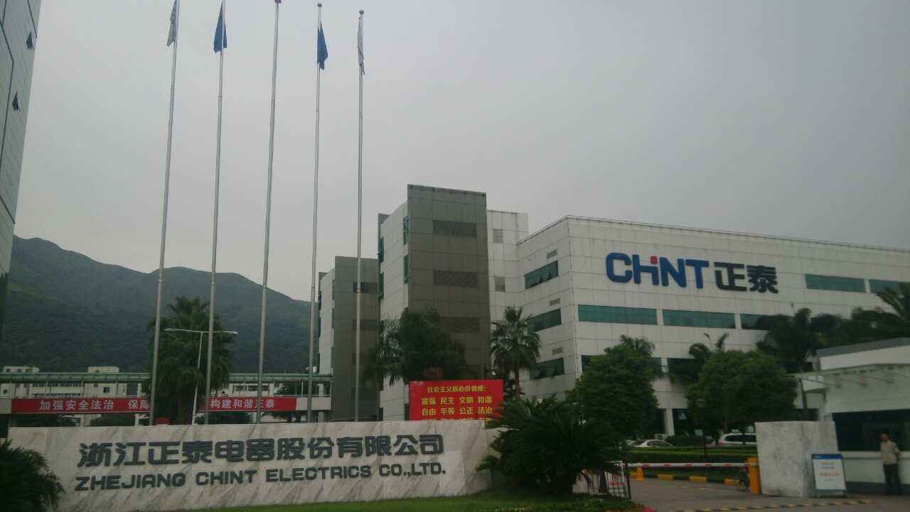                 	                    	近日，有投资者向大众证券报&ldquo;蔡方工作室&rdquo;投诉，&ldquo;正泰电器在西班牙项目投资事宜信息披露上存在问题。&rdquo;据该投资者反映，问题有二：一是去年公司在回复上交所问询的表述，较合作方官方网站上披露的信息有遗漏；二是公司接待机构调研时就西班牙投资事项上披露了未公告的信息