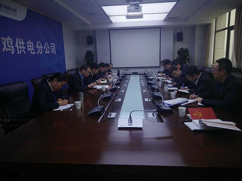　　农村电气化网讯：为深入学习贯彻落实党的十九大精神，快速将修试中心全体党员干部职工思想与行动统一到十九大精神上来，凝心聚力，努力工作，推动全年检修任务和指标圆满完成。12月14日下午，宝鸡供电分公司修试中心党小组开展了&ldquo;学习贯彻十九大精神，冲刺全年目标任务&rdquo;党员活动日活动