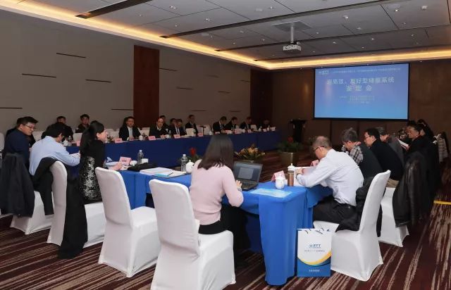 	中国储能网讯：随着我国电力体制改革不断深化和能源互联网的兴起、“三北”地区调峰调频需求的增加以及弃风弃光问题的凸显，大规模储能系统在可再生能源消纳、分布式发电和微网等领域的应用价值受到越来越多的重视。	日前，中天科技“超高效、友好型”500kW/1MWh集装箱储能系统通过了江苏省经信委组织的新产品鉴定，为破解我国光伏市场的弃光困局，推动光伏电站大规模走进千家万户储备了成熟的技术