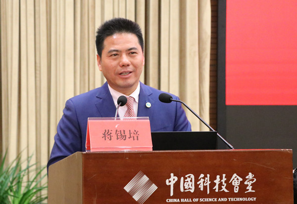                 	                    	近日，中国优秀和杰出人才发展委员会成立暨中国优秀和杰出人才发展高峰论坛在北京举行。远东控股集团创始人、董事局主席、党委书记蒋锡培受邀出席大会，并当选为&ldquo;中国智慧工程研究会优秀和杰出人才发展委员会首届委员会主席&rdquo;，投资人、远东智慧能源股份有限公司（股票简称：智慧能源股票代码：600869）董事、董事会秘书王征当选为该会常务副秘书长