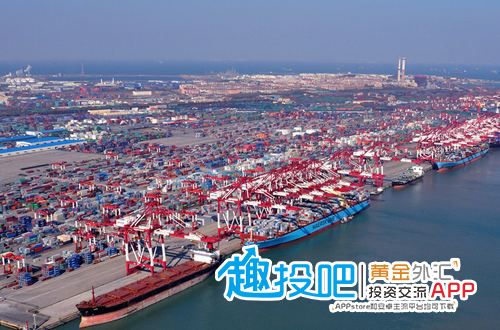 原标题:中石油完成改制!饭碗问题不会变~本周石化业不能错过的新闻 国内方面:首个亿吨石油码头在青岛港建成 18日,青岛港集团宣布,旗下青岛实华原油码头有限公司当天早上6点累计完成了1亿吨油品的进口,青岛实华成为国内首个亿吨石油码头项目,占全国进口油总量六分之一以上。 中石油完成公司制改制!饭碗问题不会变 12月19日下午,中国石油天然气股份有限公司公告称,“中国石油天然气集团公司”(以下简称“集团公司”)完成改制并更名