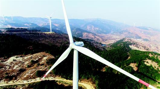 日前,大悟县江家山、鲁家畈风电场提前完成今年的发电任务,上网电量约为1.2亿千瓦时。今年大悟可以实现风力发电近20亿千瓦时,相当于全县一年总用电量的1.5倍