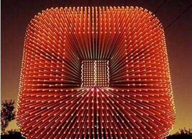 　　12月21日，福建物构所王明盛研究员主持的福建省自然科学基金杰青滚动资助项目&ldquo;X射线变色材料的性能优化与功能拓展&rdquo;通过了福建省科技厅组织的专家验收。&nbsp;(图片来源于网络，侵删)&nbsp;　　项目组针对已有变色材料对X射线(尤其是硬X射线)响应时间慢等问题，采用形成高原子序数原子簇、缩短电子给受体间距离、提高电子受体得电子能力等组合策略，获得了对软硬X射线响应时间皆小于5分钟的X射线变色材料；通过引入变色竞争机制，获得了首例具有能量依赖X射线变色行为的材料，为定性区分X