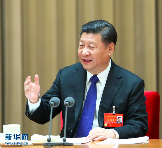 　　新华社北京12月25日电 题：历史性成就 历史性变革——习近平新时代中国特色社会主义经济思想引领经济社会发展述评　　新华社记者赵超、安蓓、王希、张辛欣　　大国社会治理需要坚强核心，大国经济发展需要思想引领。　　党的十八大以来，以习近平同志为核心的党中央坚持观大势、谋全局、干实事，成功驾驭了我国经济发展大局，在实践中形成了以新发展理念为主要内容的习近平新时代中国特色社会主义经济思想