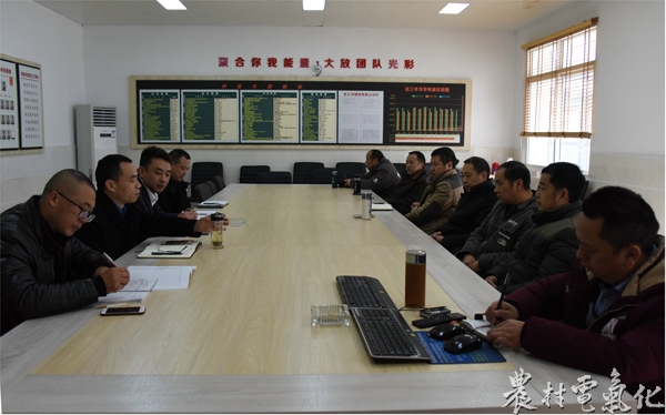 　　农村电气化网讯：12月21日下午，在蓬溪公司水电运检中心的睿思堂内，声如洪钟，气氛浓烈。　　蹲点联系的该公司副总经理袁小东、副总工程师廖孝文及中心党支部党员、入党积极分子围坐在呈长方形的会议桌前，畅所欲言，以互动的形式，结合自身岗位工作，谈十九大精神学习的感受，对单位工作的促进并提出建议