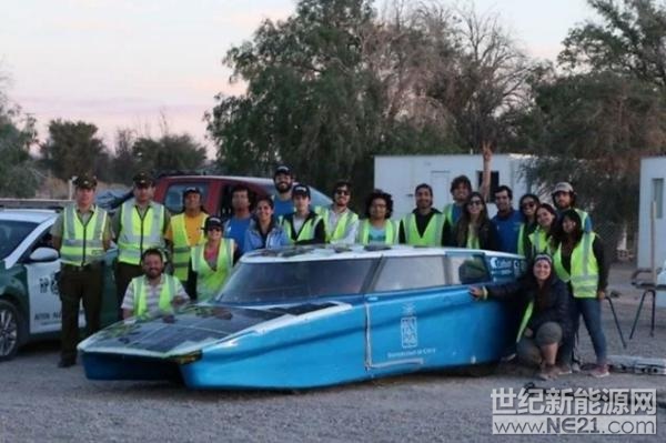据报道，智利双座太阳能汽车Eolian F&eacute;nix成功穿越圣地亚哥至阿里卡7个地区，该车平均时速55至60公里，最高可达到92公里。用时8天行驶1950公里，是智力仅靠太阳就能穿越半个国家的汽车