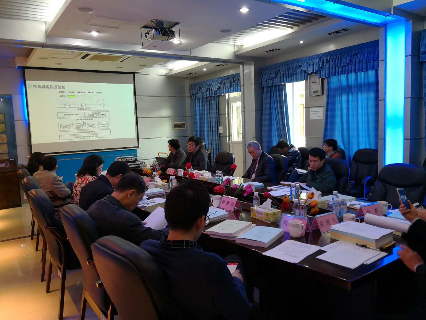 应广东省计量科学研究院/广东省现代几何与力学计量技术重点实验室申请,2017年12月27日,广州市仪器仪表学会、广东省测量控制技术与装备应用促进会联合在广东广州组织并主持由广东省计量科学研究院/广东省现代几何与力学计量技术重点实验室完成的《广东省计量大数据应用系统研究与应用》、《数字指示秤作弊检测平台研究与应用》两项目科技成果鉴定会。 (图片来自广州市仪器仪表学会) 鉴定会由广州市仪器仪表学会、广东省测量控制技术与装备应用促进会秘书长张健民高工主持,推选由华南理工大