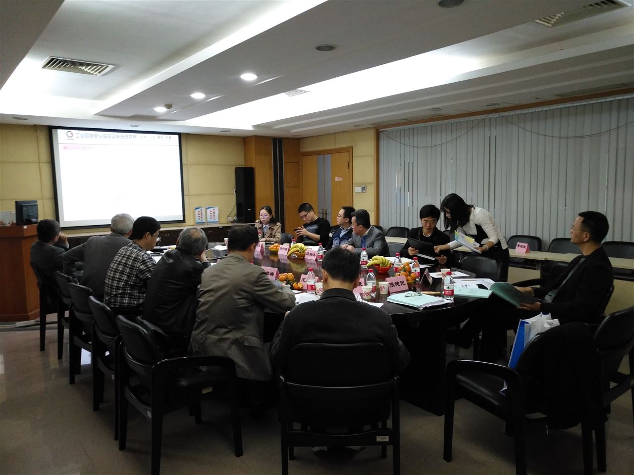 应工业和信息化部电子第五研究所申请,2017年12月28日,广东省测量控制技术与装备应用促进会、广州市仪器仪表学会联合在广东广州组织并主持由工业和信息化部电子第五研究所的《数控系统可靠性保证与验证技术研发与应用》、《随钻测量系统可靠性提升技术研究》两项目科技成果鉴定会。 (图片来自广州市仪器仪表学会) 鉴定会由广东省测量控制技术与装备应用促进会、广州市仪器仪表学会秘书长张健民高工主持,推选由华南理工大学刘桂雄教授、广州机械科学研究院陈雪梅教授级高工、广州中国科学院工