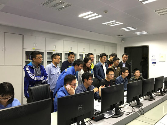             	　　据中国南方电网公司报道，2017年12月20日，世界首台机械式高压直流断路器在南方电网±160kV南澳多端柔性直流输电系统中成功挂网运行。它是我国首台完全自主研制的用于柔性直流输电系统中的机械式高压直流断路器装备，其成功投运是我国在直流输电领域持续创新的又一重要里程碑