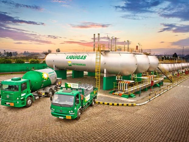                 	                    	巴西国家石油公司（Petrobras）日前宣布启动其全资子公司Transportadora Associada de Gas（TAG）天然气经销商90％股权的招标阶段。		目前，Petrobras已经发出邀请函给前一阶段合格的意向收购方，并详细说明了公司剥离该资产的过程，包括进行尽职调查和提交投标等细节