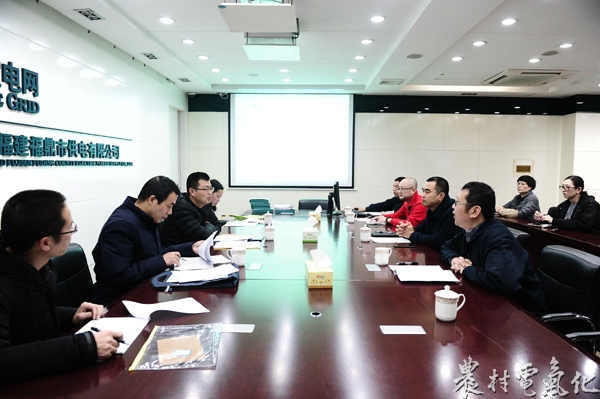　　农村电气化网讯：1月5日，福鼎市信访局局长钟新江携综治办检查组一行到国网福鼎市供电公司检查指导2017年综治工作。该公司党委书记林桂平、安全总监朱乃纯及办公室、党群部、安监部等部门负责人参加了会议