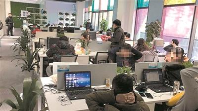             	这些新型手机APP诈骗犯罪团伙均为公司化运作，公司规模有的甚至超过数百人。8日记者从广东省公安厅获悉，近日，在公安部的协调指挥下，省公安厅组织珠海、汕头、东莞等11个地市公安机关在北京、辽宁、陕西、河南、山东、江苏、浙江、湖南、湖北、江西、福建、广东、广西等13个省区市同步开展“安网20号”打击手机APP新型网络诈骗专案收网行动，成功打掉涉案公司21家，抓获犯罪嫌疑人600余人，冻结涉案金额1亿余元，缴获服务器400余台，扣押电脑、手机、账本等涉案物品一批