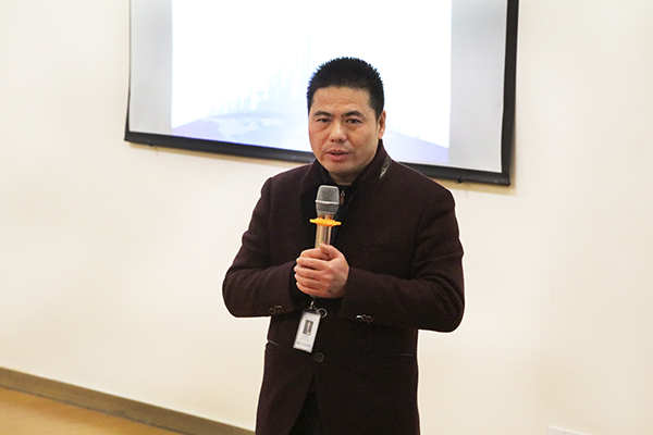                 	                    	1月4日，远东控股集团有限公司2017年度中高层管理人员述职考评会议在远东大学智慧学堂召开，远东控股集团创始人、董事局主席、党委书记蒋锡培，投资人、董事局副主席、首席执行官张希兰，投资人、集团董事、资深顾问王宝清，投资人、集团监事局副主席、首席行政官许国强，投资人、集团监事、远东智慧能源股份有限公司（简称：智慧能源 股票代码：600869）总监兼远东电缆资深市场总监李建峰，投资人、集团监事、智慧能源董事会办公室副主任蒋国柱